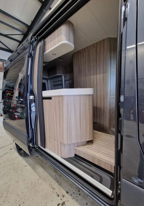 Mercedes Sprinter 319 4x4 Innova Roadtrip 595L