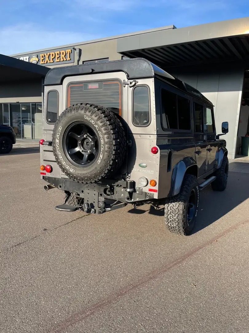 Land Rover Defender 110 DPF Station Wagon LXV photo 4