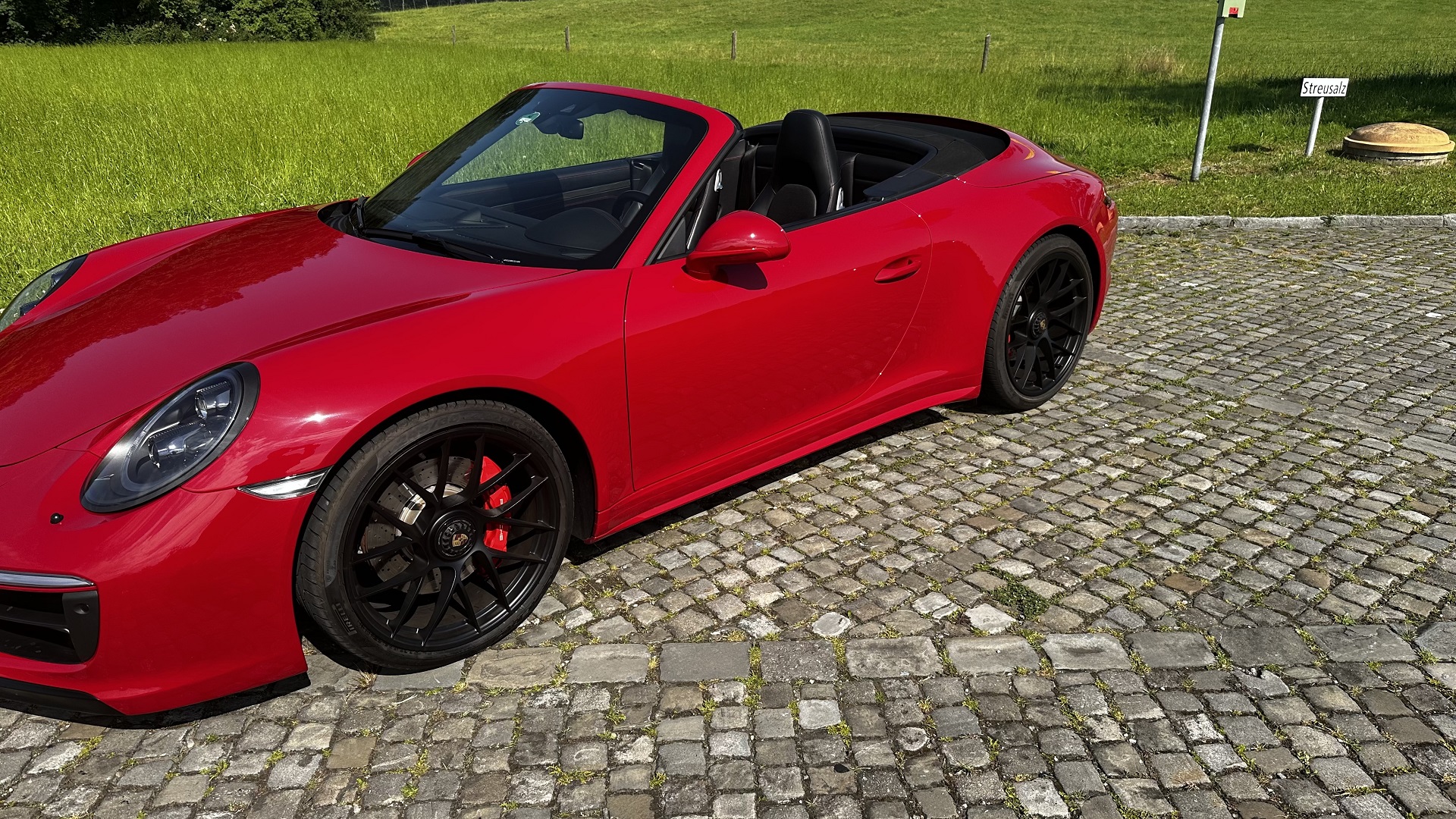 Porsche 911 Carrera 4 GTS Cabrio PDK photo 3