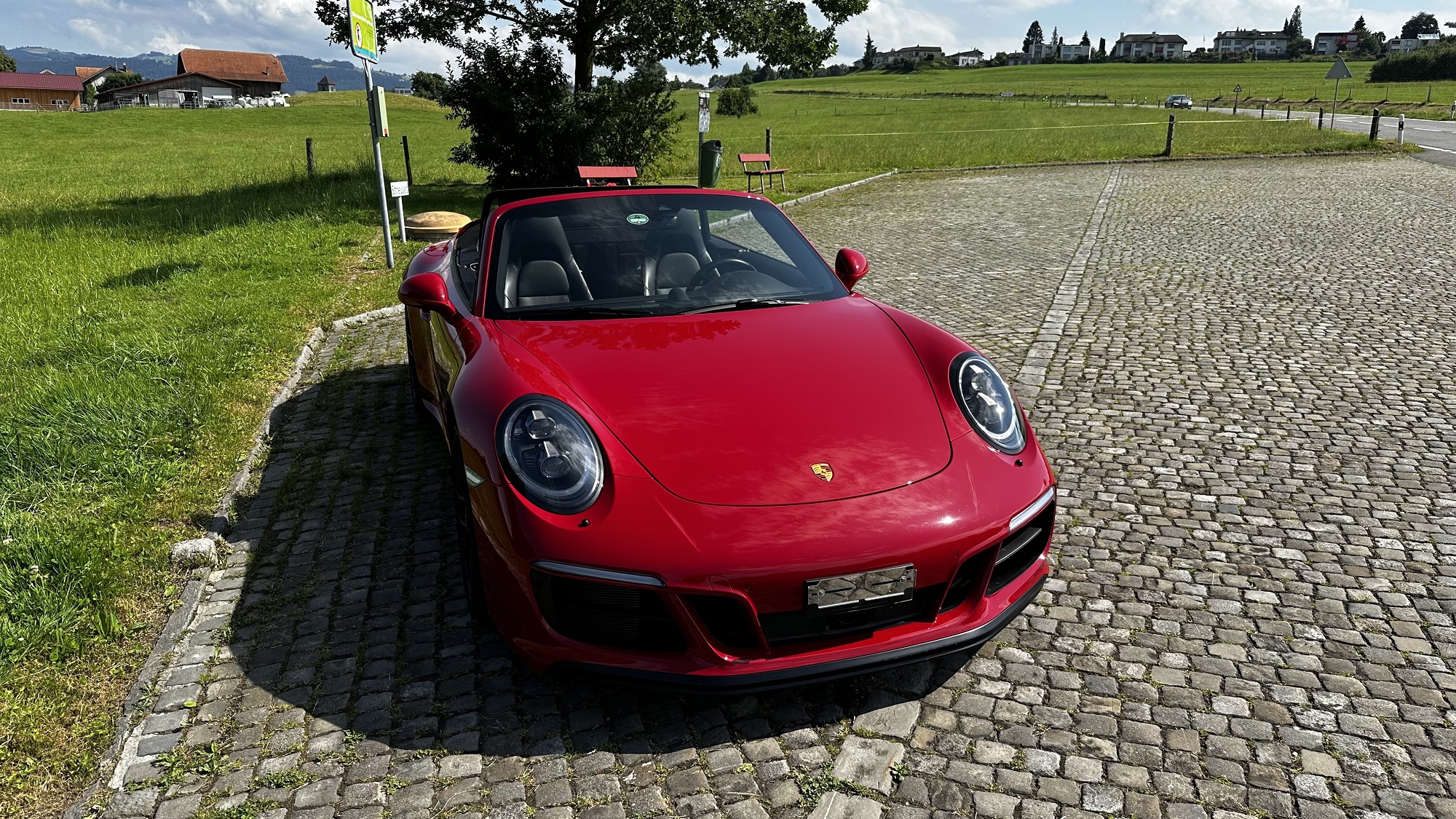 Porsche 911 Carrera 4 GTS Cabrio PDK photo 4