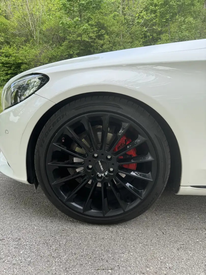 Mercedes-Benz C 220 d 4MATIC AMG Line photo 4