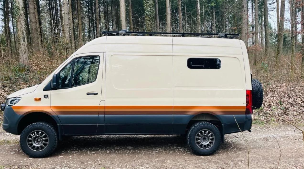 Mercedes-Benz Sprinter 9G-Tronic Premium 4x4 Van photo 5