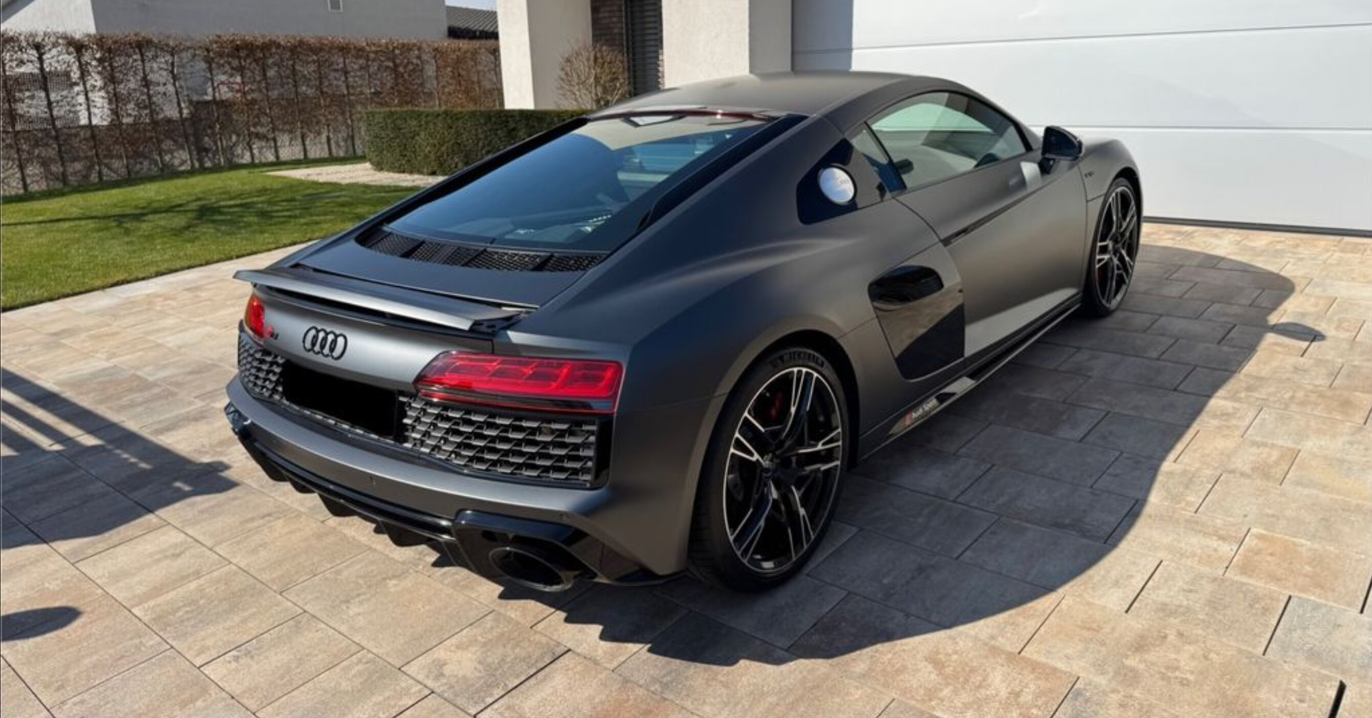 Audi R8 photo 5