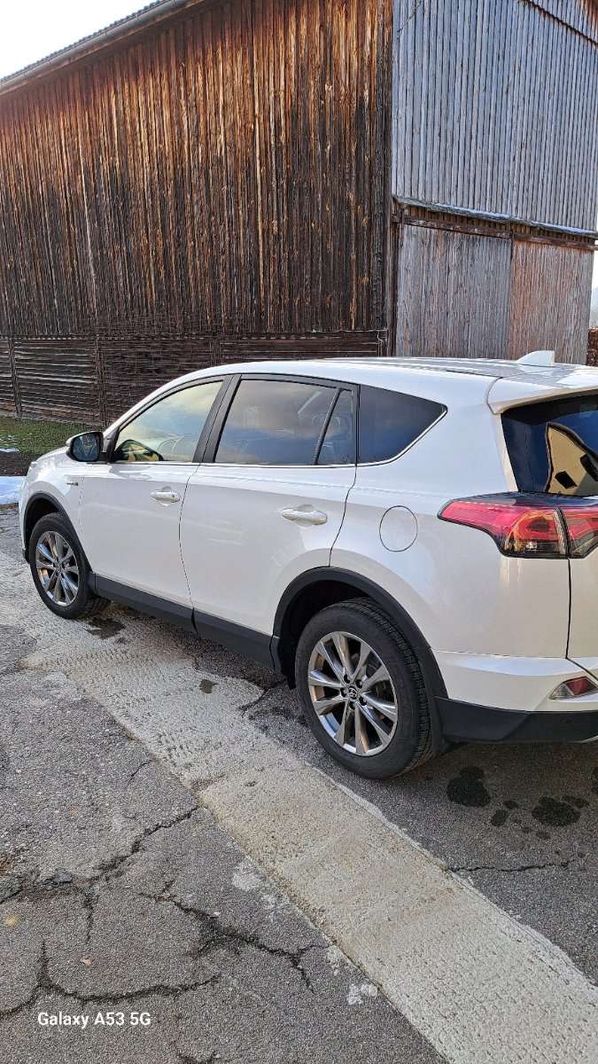 Toyota RAV4 photo 3