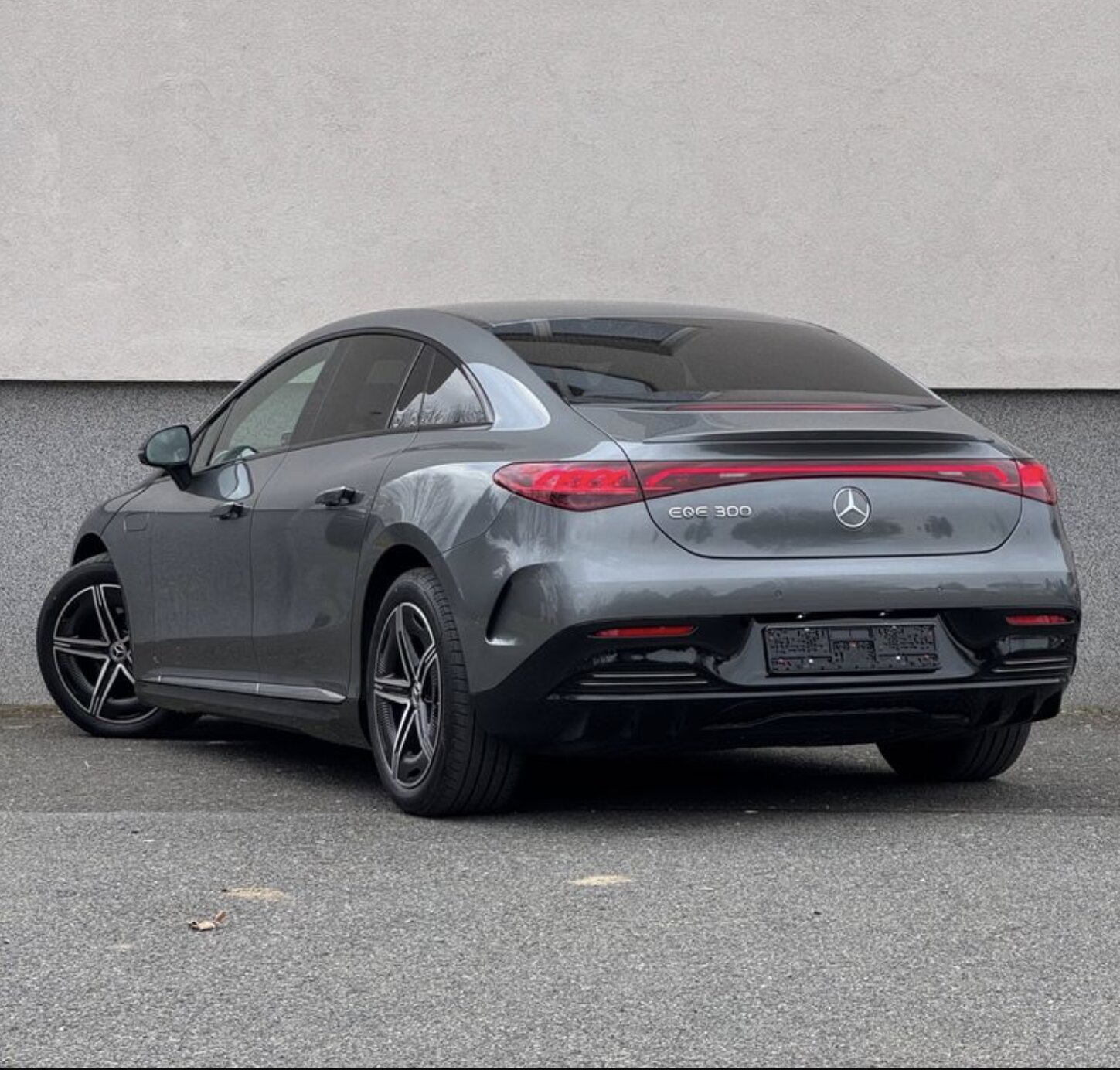 Mercedes-Benz EQE 300 photo 3