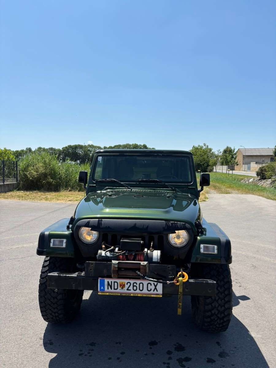 Jeep Wrangler photo 3
